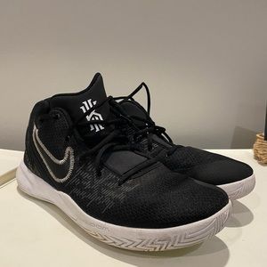 Mens Kyrie Irving Flytrap basketball shoes